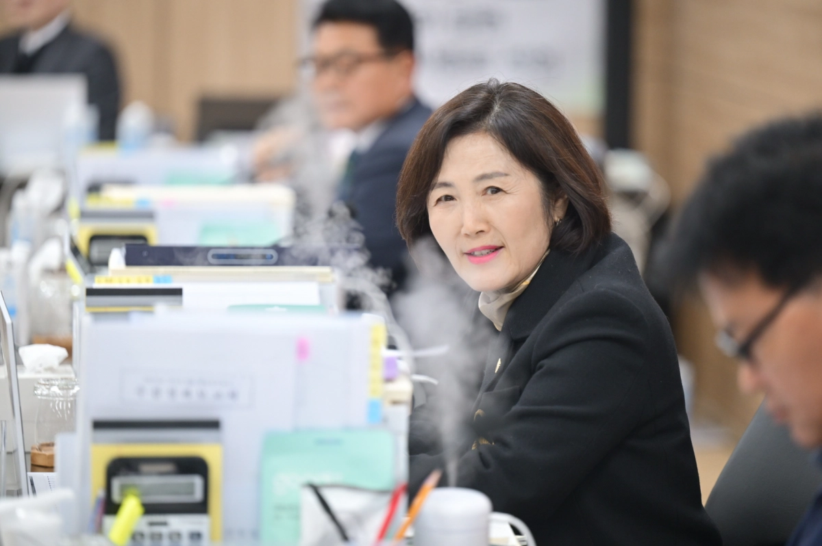 김영희 의원이 11일 열린 2025년도 광주하남·이천·여주 교육지원청 행정사무감사에서 피감기관을 상대로 질의하고 있다.(사진=경기도의회)