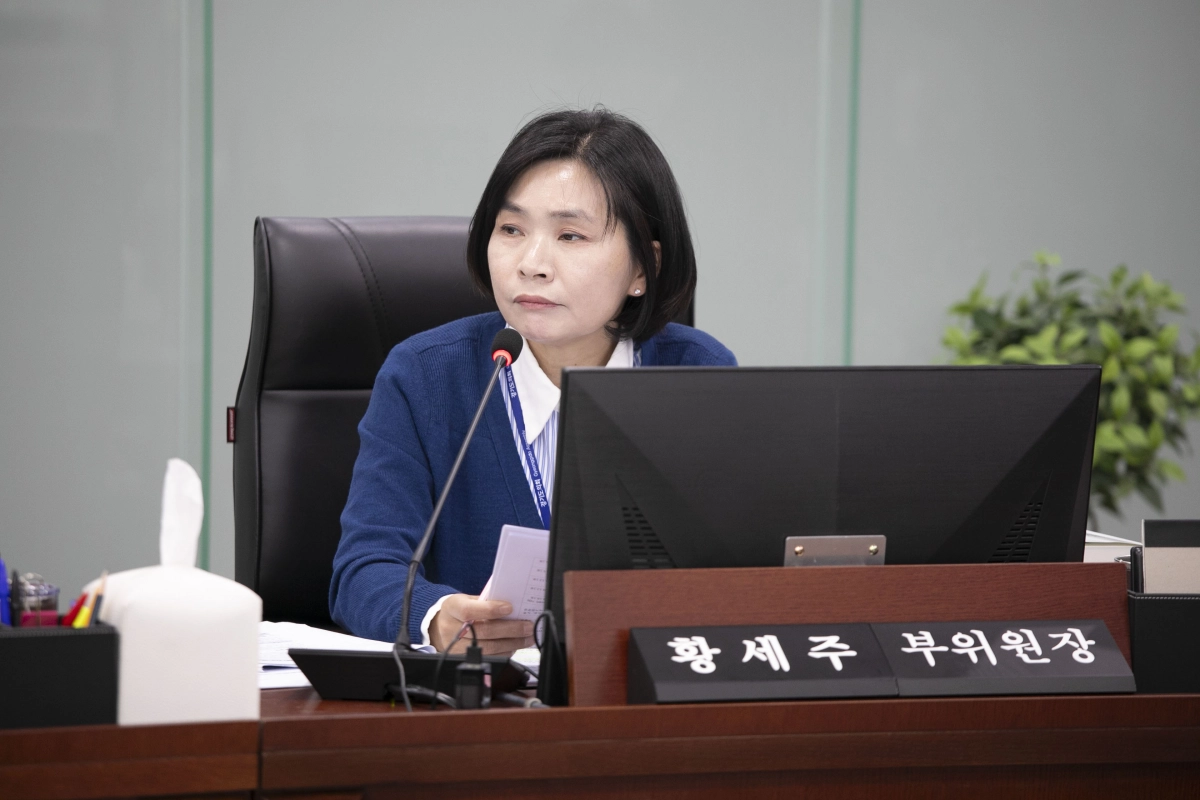 황세주 의원이 11일 경기도청 보건건강국을 대상으로 실시한 행정감사에서 피감기관을 상대로 질의하고 있다.(사진=경기도의회)
