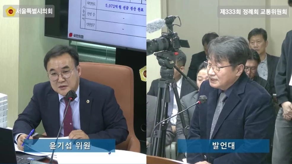 윤기섭 의원이 지난 11일 교통위원회 회의실에서 실시된 행정사무감사에서 이동원 다원시스 부사장에게 질의를 하고 있다.