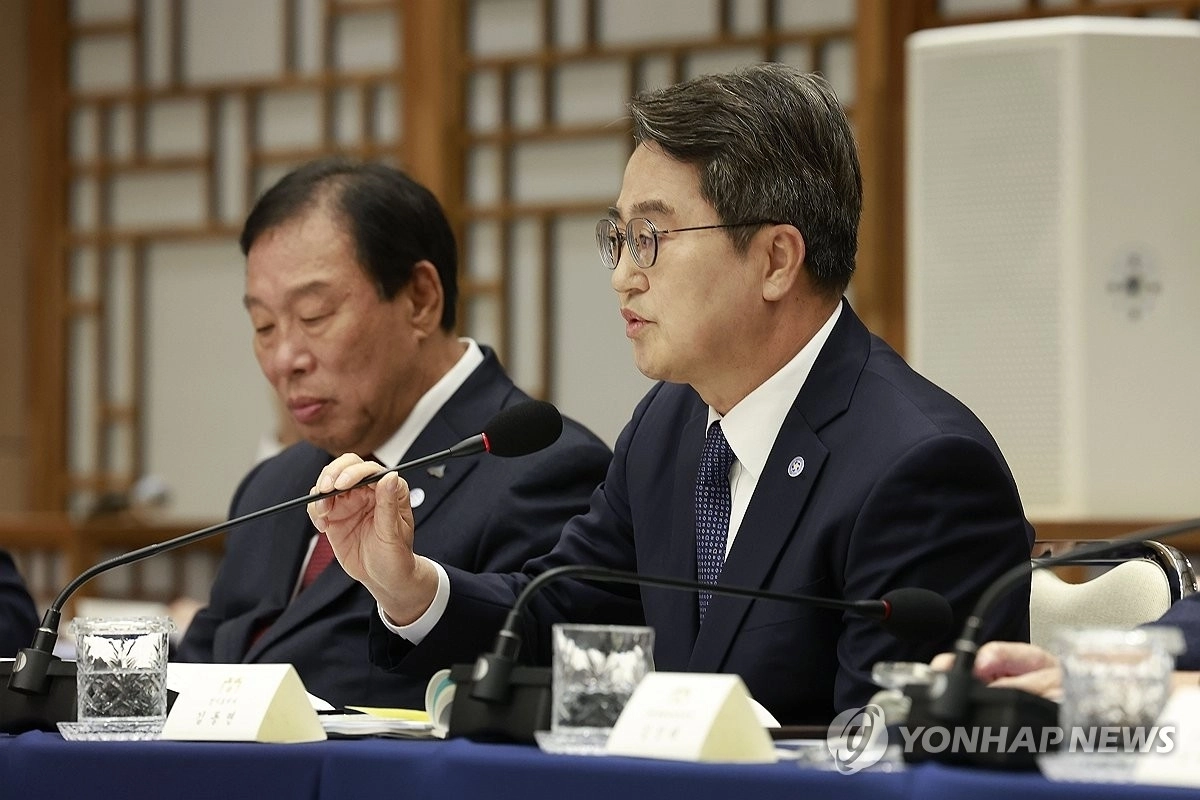 김동연 경기도지사가 12일 용산 대통령실에서 열린 이재명 대통령 주재 중앙지방협력회의에서 발언하고 있다. 연합뉴스