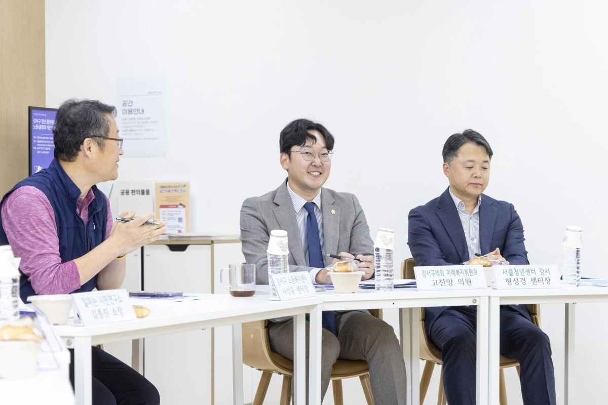 고찬양(왼쪽 두번째) 강서구의원이 정책토론회에서 청년의 플랫폼노동 및 프리랜서와 관련하여 발언하고 있다. 고찬양의원 제공