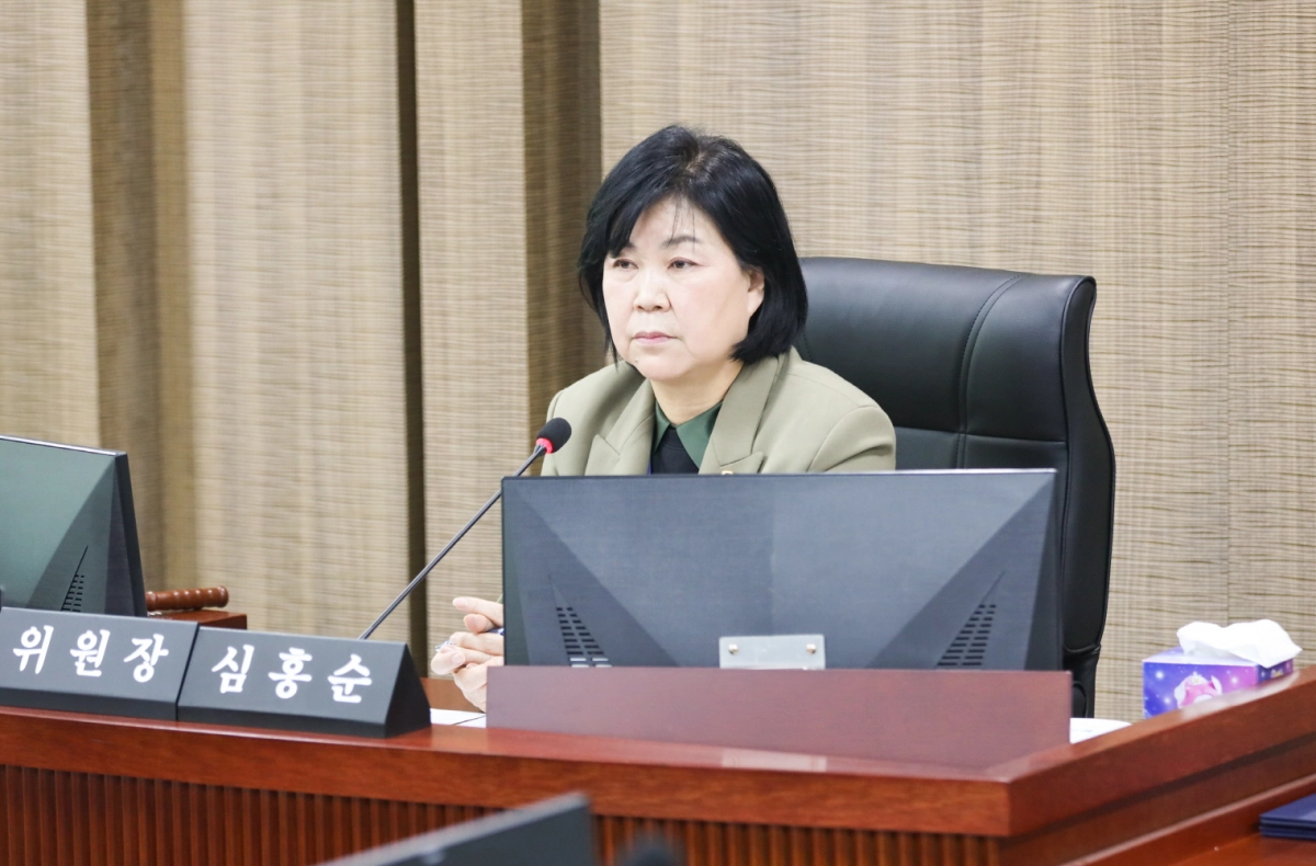 심홍순 의원이 경기테크노파크 행정사무감사에서 피감기관을 상대로 질의하고 있다.(사진=경기도의회)