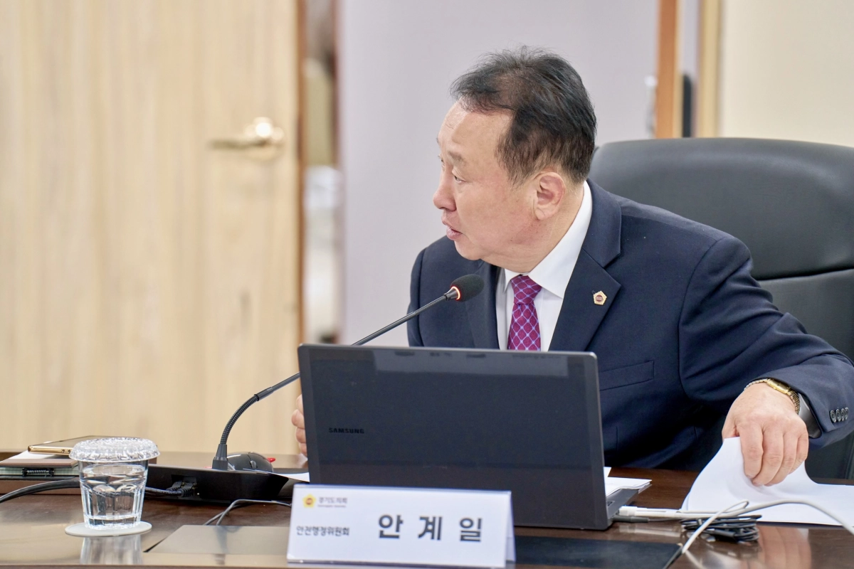 안계일 의원이 12일 열린 2025년 행정사무감사에서 피감기관을 상대로 질의하고 있다.(사진=경기도의회)