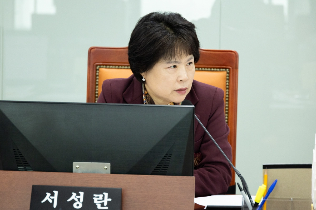 서성란 의원이 12일 열린 2025년 경기도 교통국 행정사무감사에서 피감기관을 상대로 질의하고 있다.(사진=경기도의회)