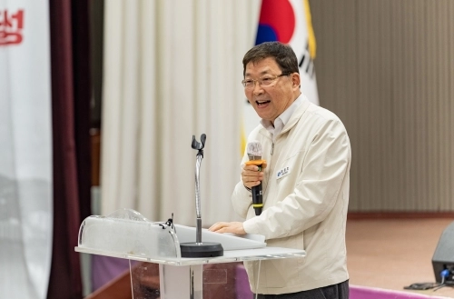 김경호 서울 광진구청장이 지난 3월 대학 입시 설명회에 참석회 인사말을 하고 있다.   광진구 제공