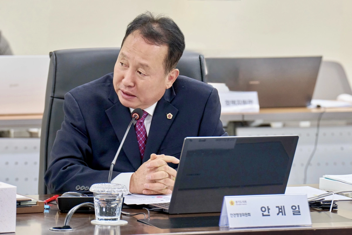 안계일 의원이 12일 경기도소방학교를 대상으로 한 2025년 행정사무감사에서 피감기관을 상대로 질의하고 있다.(사진=경기도의회)