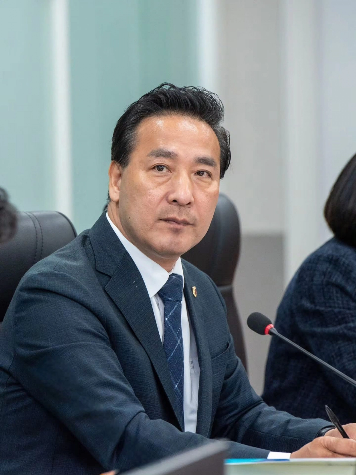 김용성 의원이 13일, 경기도의회 보건복지위원회에서 열린 2025년도 경기도의료원 행정사무감사에서 피감기관을 상대로 질의하고 있다.(사진=경기도의회)