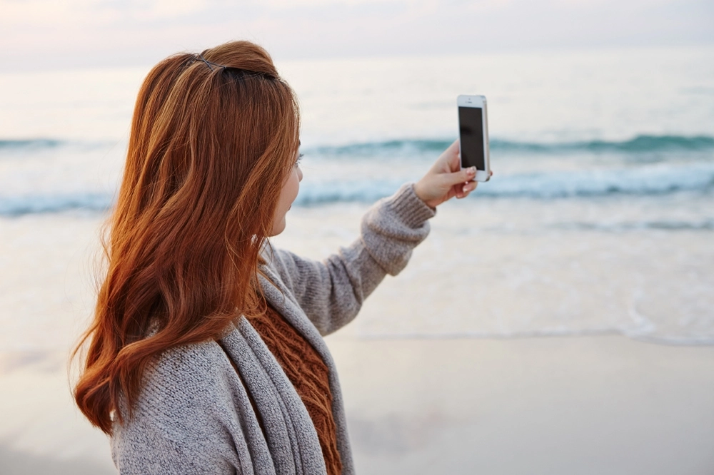 경제적으로 더 열악한 환경에 놓일 수록 사진 보정을 더 과도하게 하는 경향이 있다는 연구 결과가 나왔다. 아이클릭아트