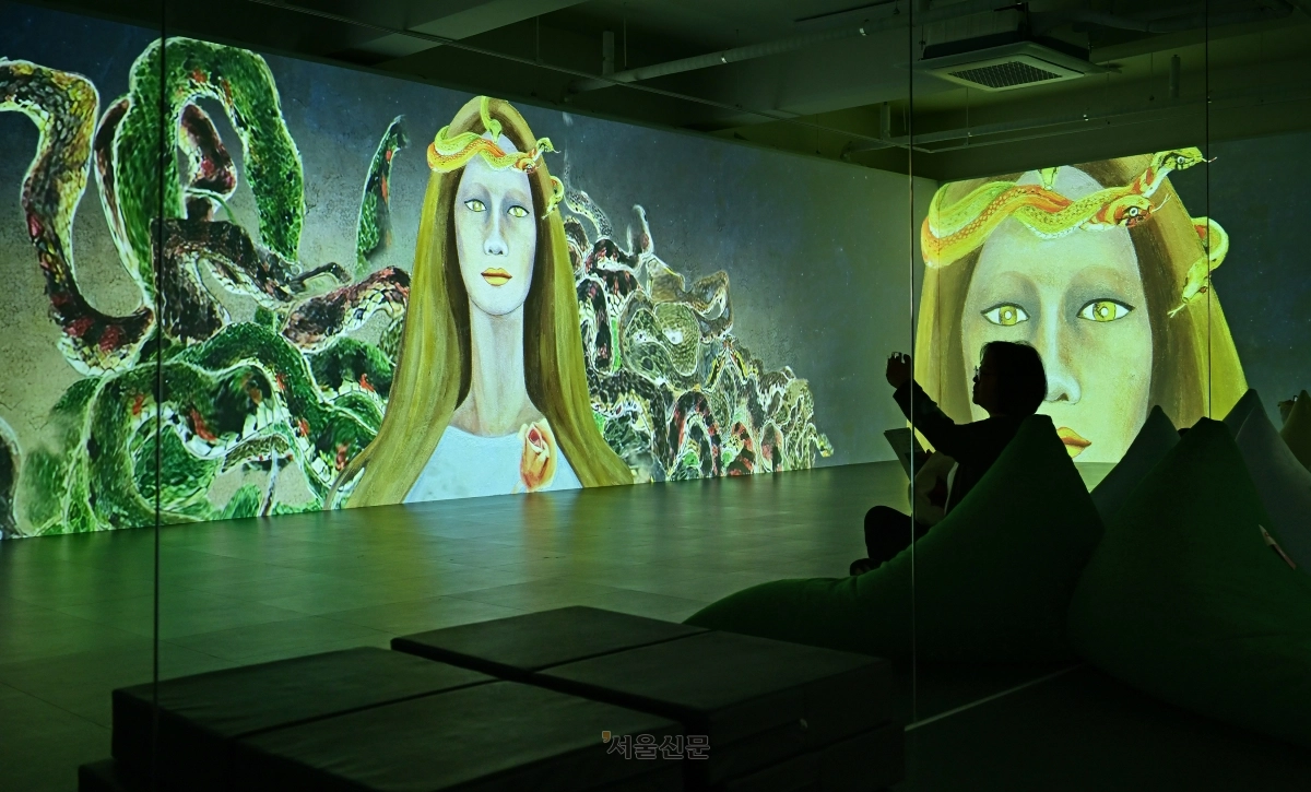 고흥읍 고흥아트센터에서 열리고 있는 ‘천경자 리마스터전’.