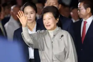 [포토] 박근혜, 박정희 탄신 108돌 문화행사 참석