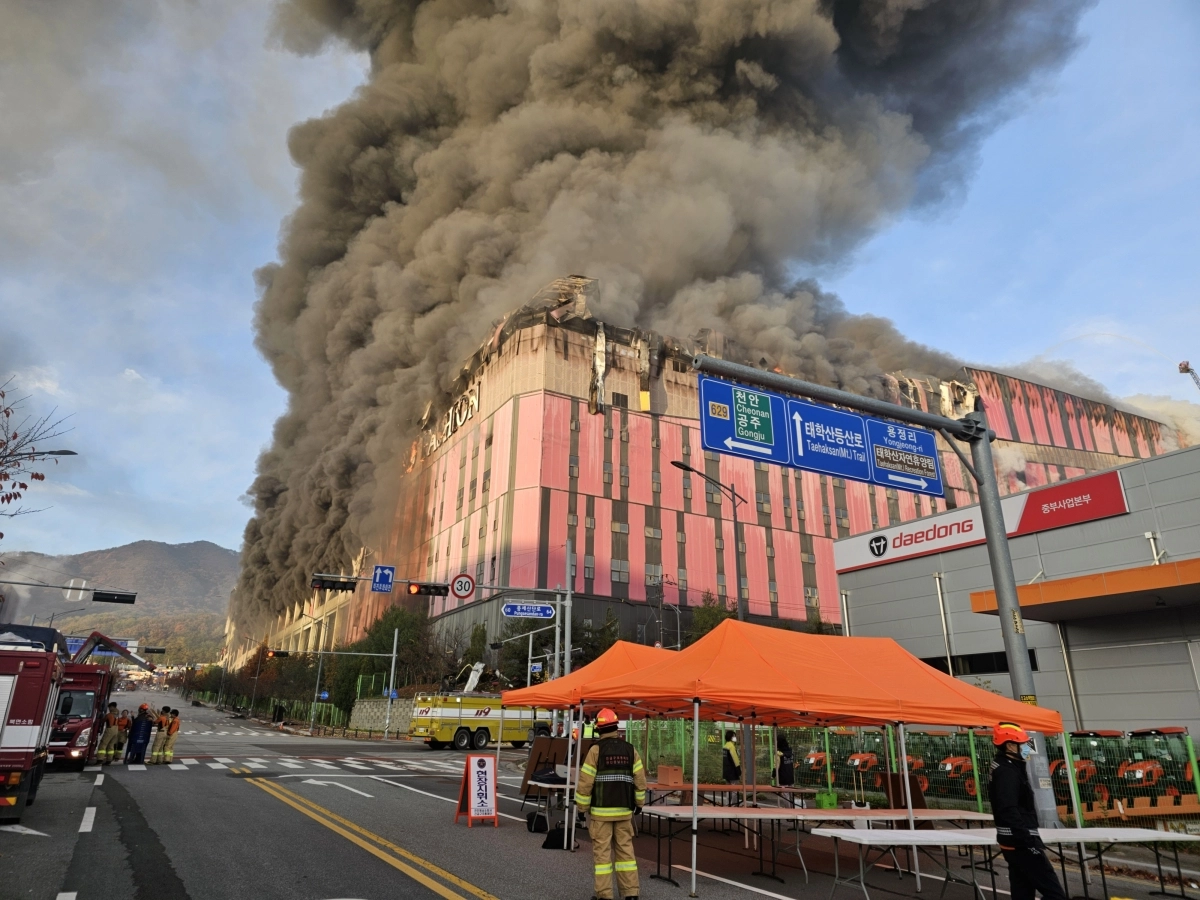충남 천안시 풍세면 이랜드 물류센터 화재 현장. 독자 제공