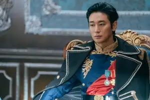 주지훈 가슴에 나치 훈장?…‘재혼황후’ 제작사 “검수 소홀”