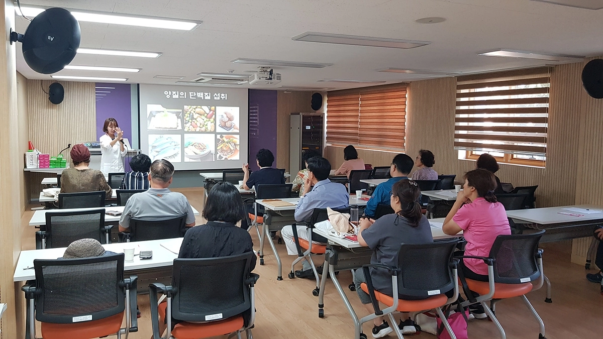 ‘어르신 식생활 영양교육’ 진행 모습. 양천구 제공