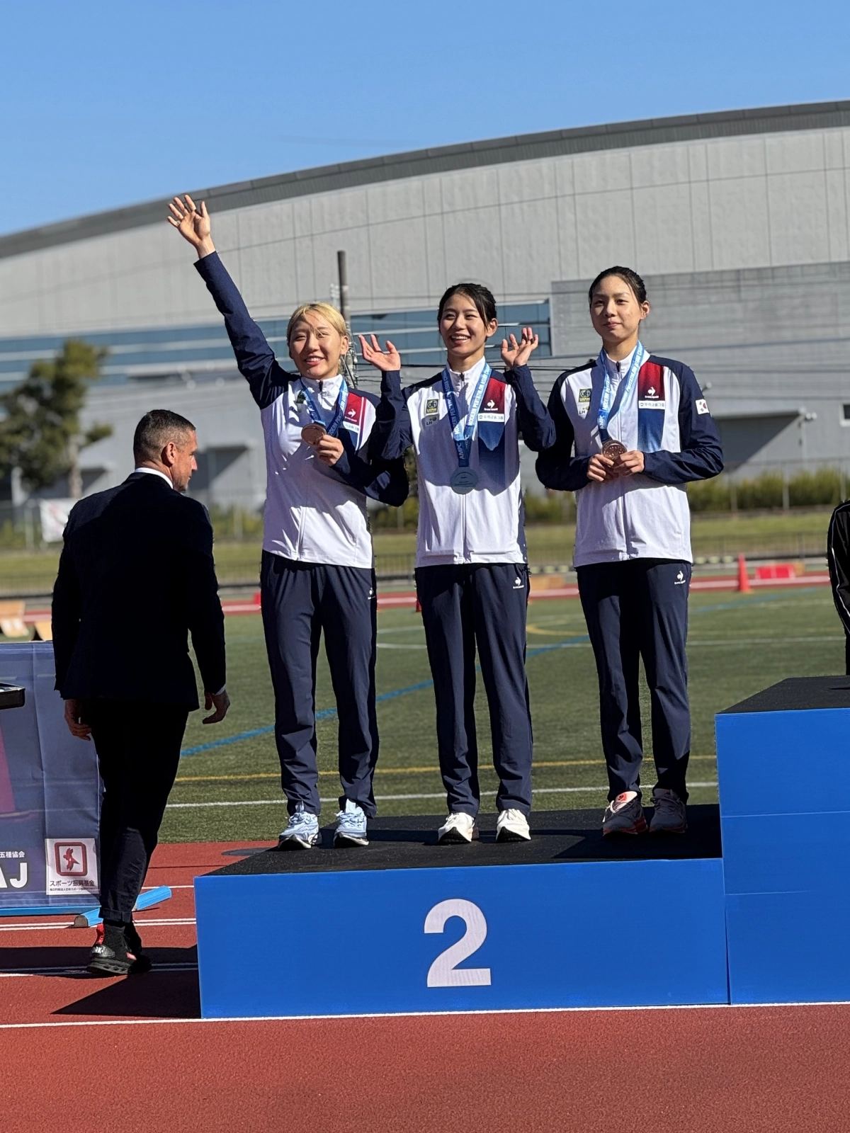 단체전에서 메달을 따낸 한국 근대5종 대표팀. 왼쪽부터 성승민, 최인리, 김유리. 대한근대5종연맹 제공