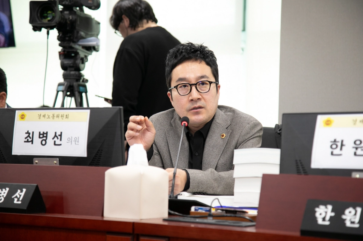 최병선 의원이 13일 경제실 행정사무감사에서 피감기관을 상대로 질의하고 있다.(사진=경기도의회)