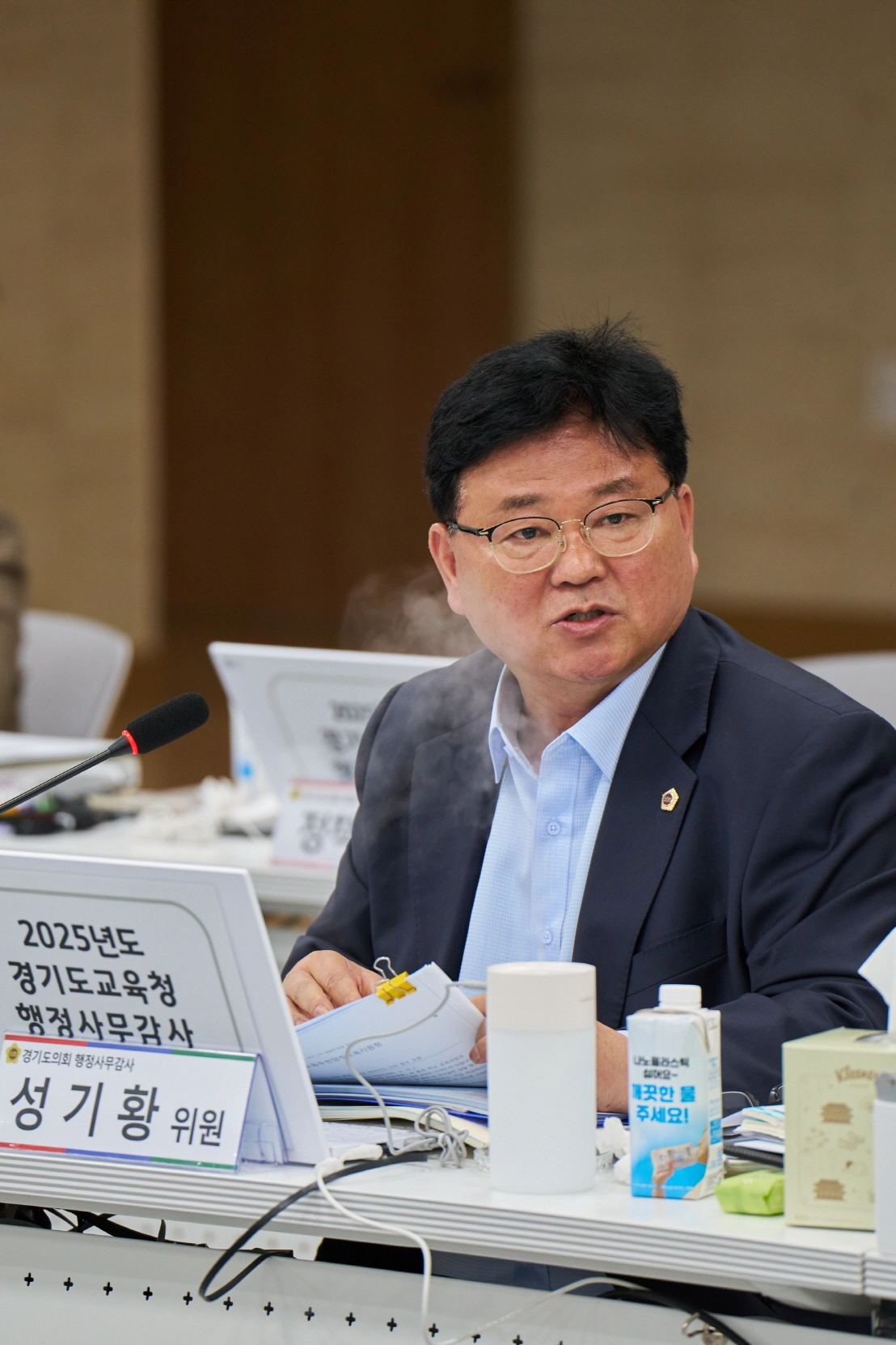 성기황 의원이 14일 군포의왕·안양과천·광명교육지원청을 대상으로 실시한 2025년도 행정사무감사에서 피감기관을 상대로 질의하고 있다.(사진=경기도의회)