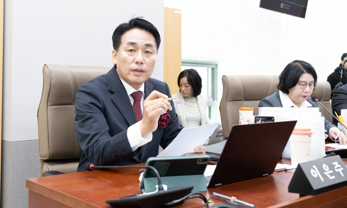 이은주 의원이 14일 열린 2025년 교육행정위원회 행정사무감사에서 피감기관을 상대로 질의하고 있다.(사진=경기도의회)