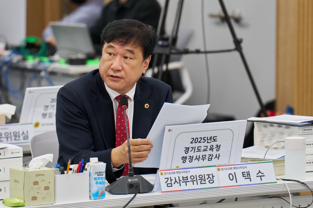 이택수 의원이 14일 군포의왕.안양과천.광명 교육지원청을 대상으로 한 행정사무감사에서 피감기관을 상대로 질의하고 있다.(사진=경기도의회)