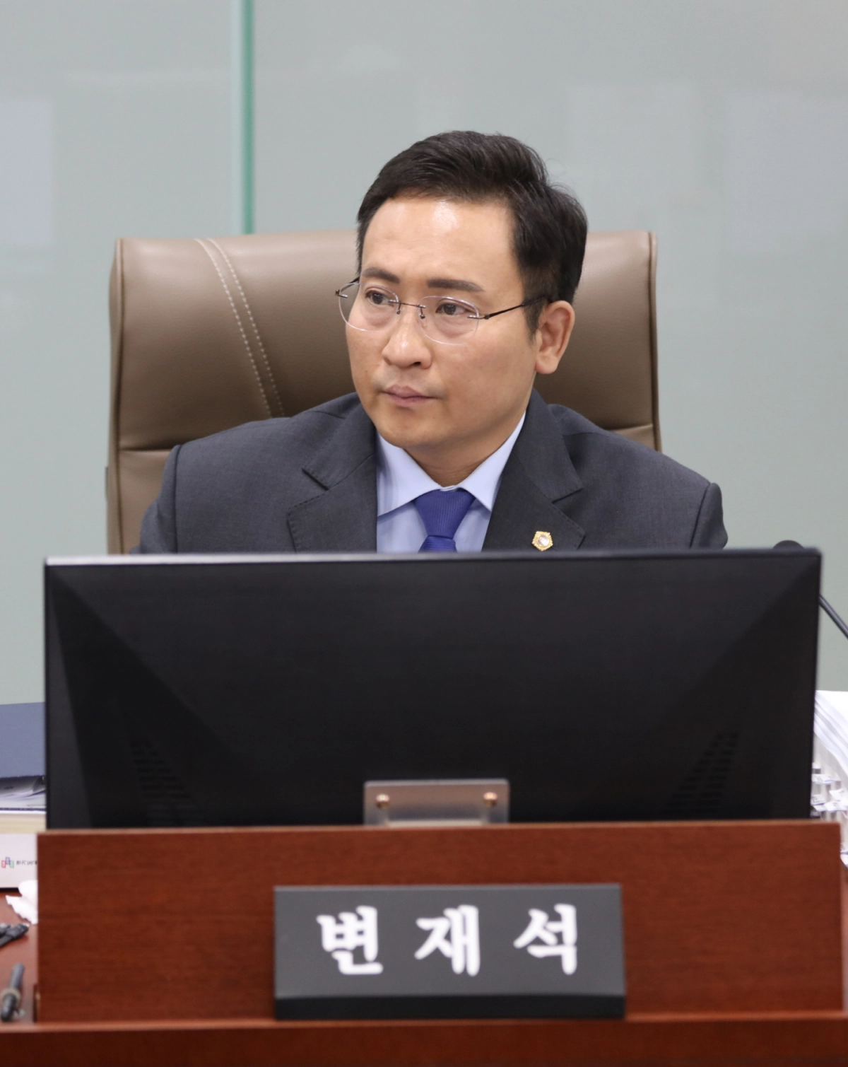 변재석 의원이 14일 열린 경기도의회 제387회 정례회 교육행정위원회 행정사무감사에서 피감기관을 상대로 질의하고 있다.(사진=경기도의회)