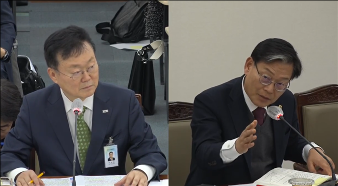 부산시설공단 행정사무감사(2025. 11. 14.)에서 박종철의원(우)이 이성림 이사장(좌)을 상대로 질의하고 있다. 부산시의회 제공