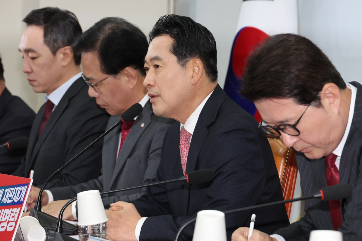 국민의힘 장동혁 대표가 17일 서울 여의도 국회에서 열린 최고위원회의에서 발언하고 있다. 연합뉴스