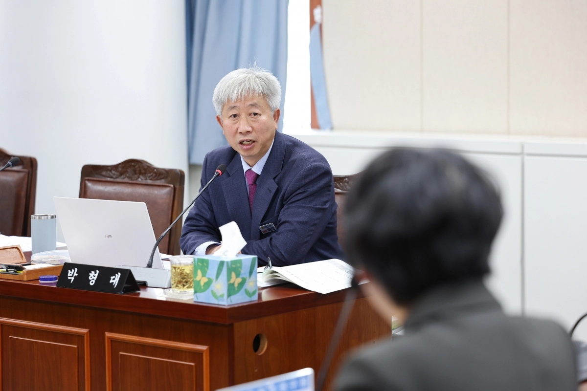 박형대(진보당·장흥1) 도의원이 전남도의 명품50선 지하수 관리 부실을 지적하고 있다.