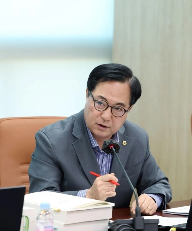 질의하는 박석 의원