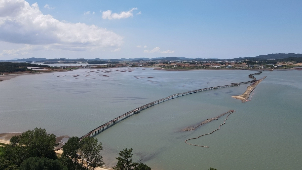 람사르 습지에 등재된 무안 갯벌 탐방다리. 무안생태갯벌사업소 제공