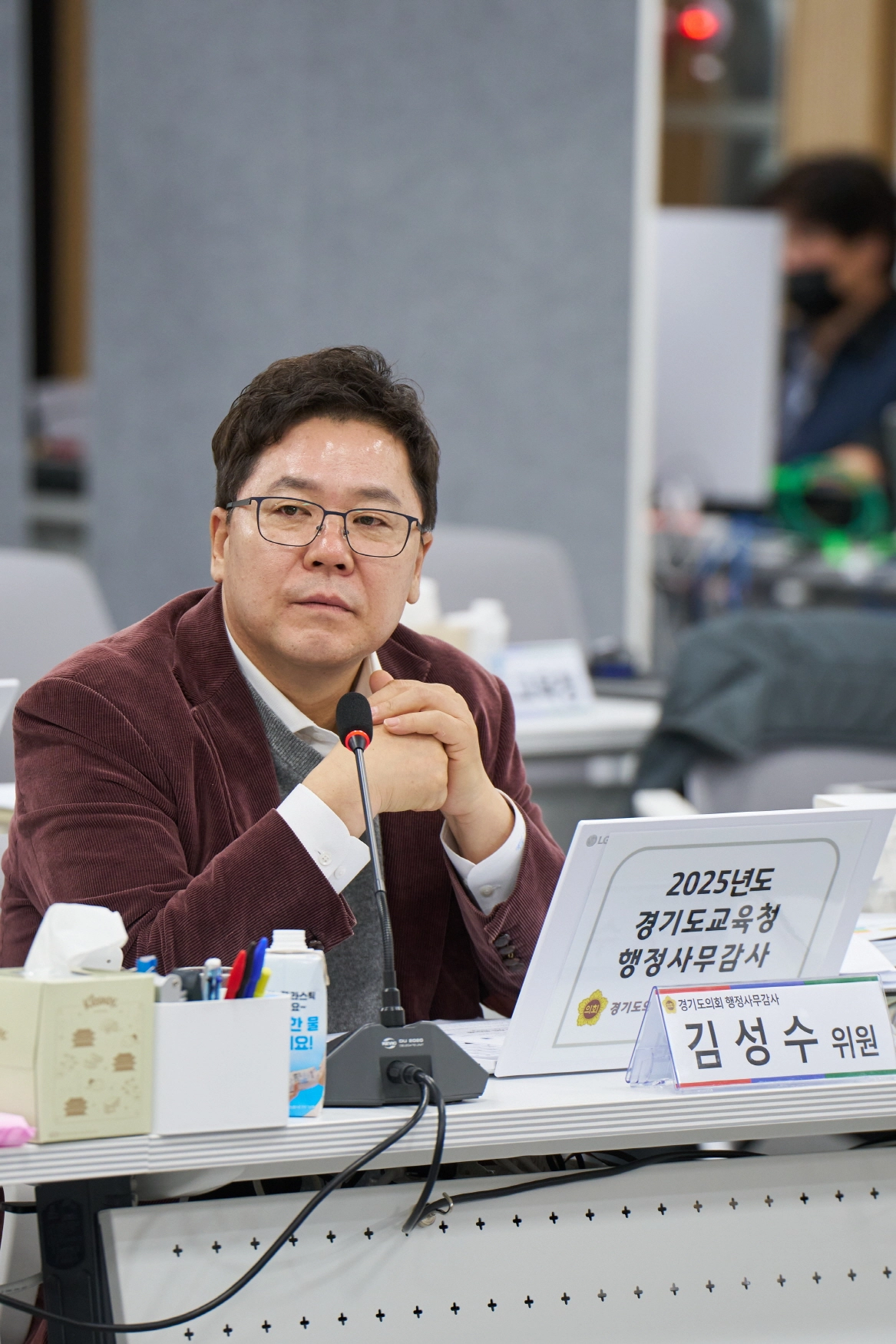 김성수 의원이 14일, 행정사무감사에서 피감기관을 상대로 질의하고 있다.(사진=경기도의회)