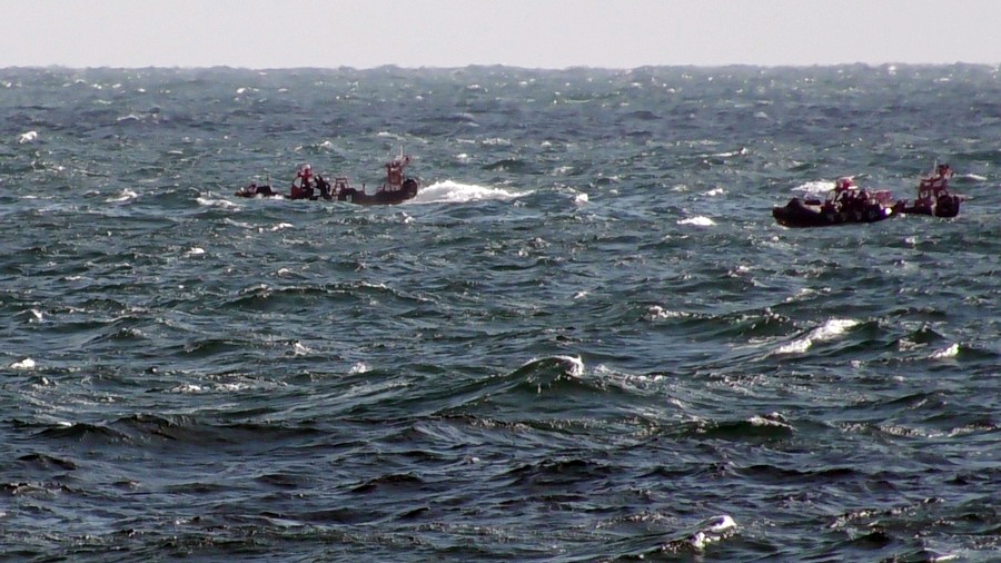 10일 오전 8시 53분쯤 전북 군산시 어청도 남서쪽 약 150㎞ 해상(한중 어업협정선 내측 37㎞)에서 99t급 중국어선이 전복돼 해경이 실종 선원을 찾고 있다. 2025.11.10 군산해경 제공