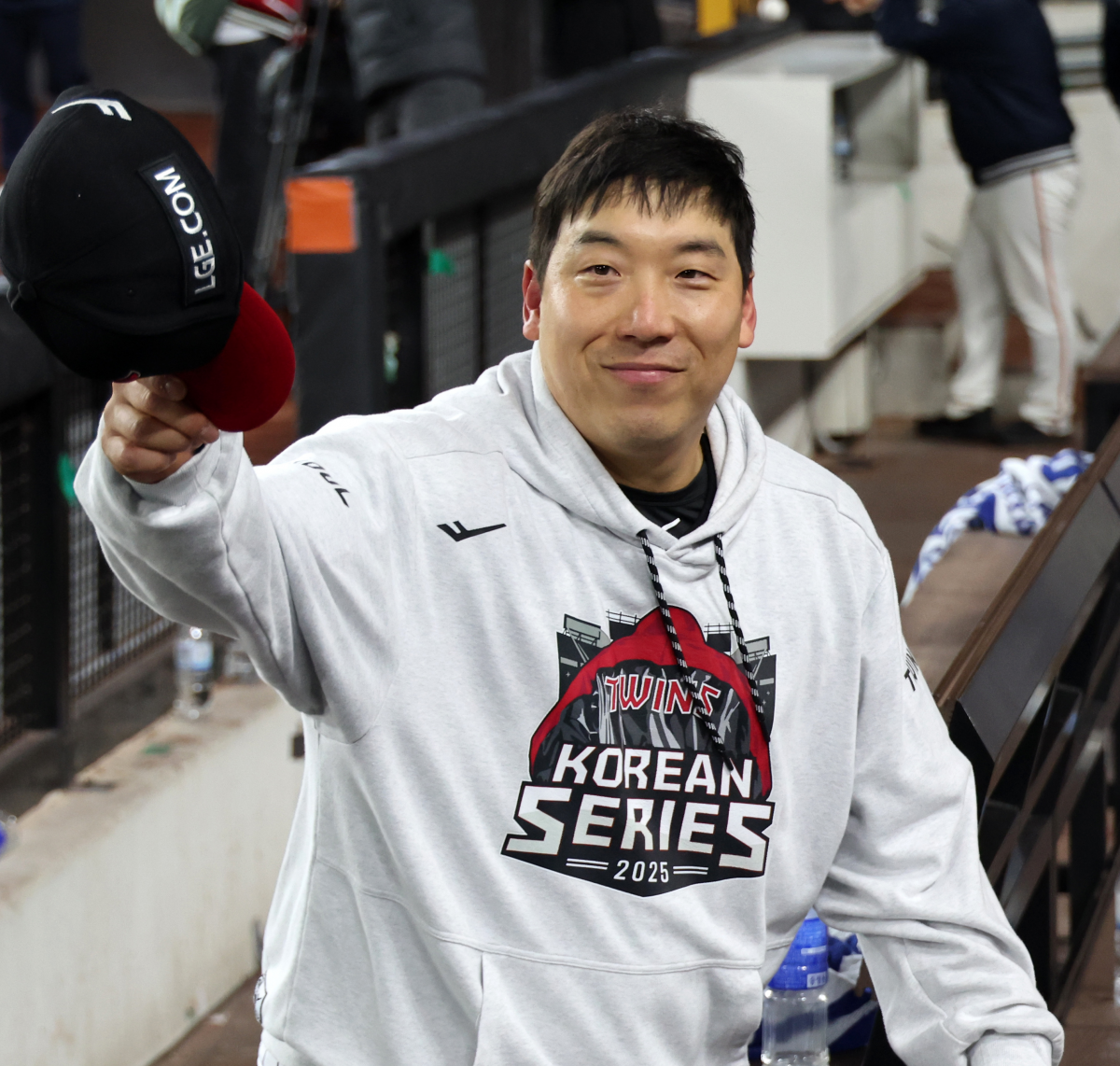 인사하는 김현수