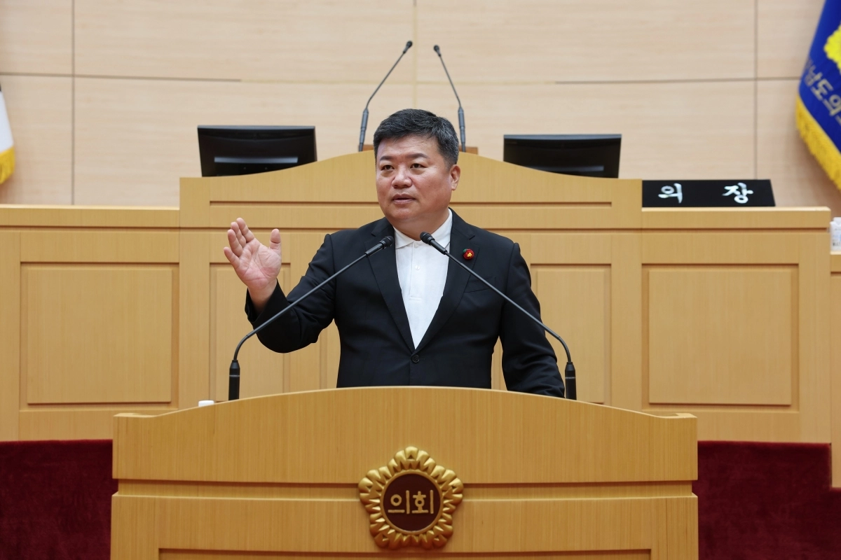 정영균 도의원이 ‘전라남도 사범대학 부설 학교 지원 조례안’을 대표 발의하고 있다.