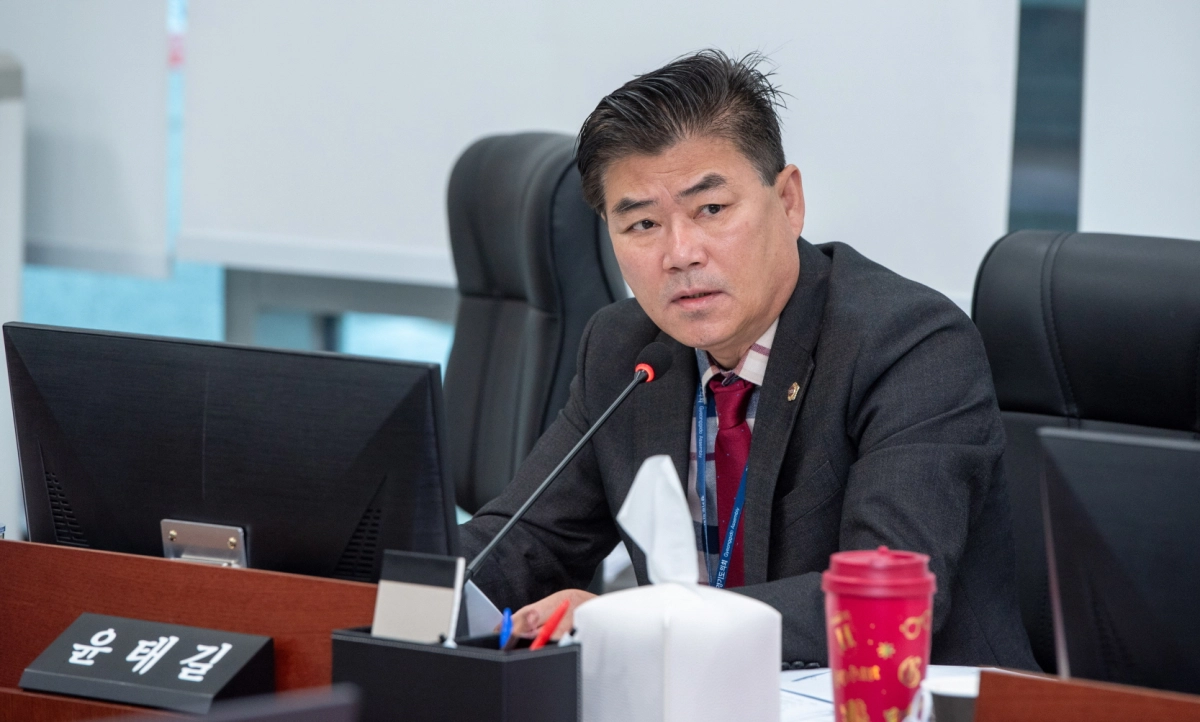 윤태길 의원이 13일 제387회 정례회 중 종합감사에서 피감기관을 상대로 질의하고 있다.(사진=경기도의회)