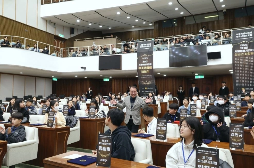 지난 15일 열린 ‘제3대 서울시의회 청소년의회 폐회식’에 참석한 이종환 부의장