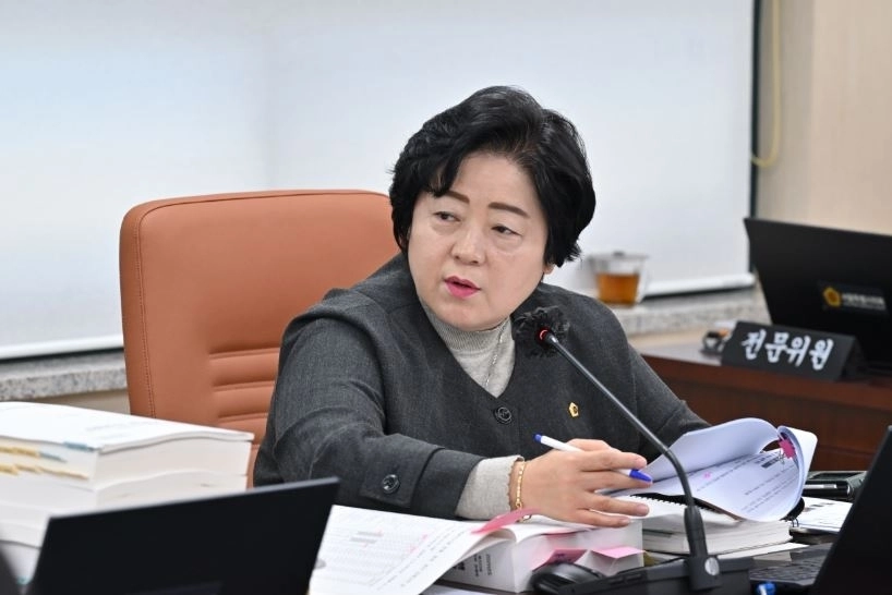 지난 10일 서울시 복지실 행정사무감사에서 질의하는 오금란 의원