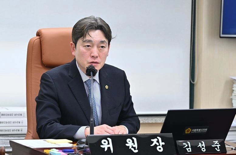 질의하는 김성준 의원