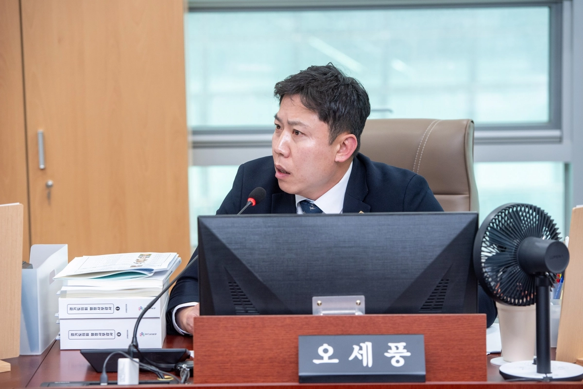 오세풍 의원이 17일 실시한 2025년 행정사무감사에서 피감기관을 상대로 질의하고 있다.(사진=경기도의회)