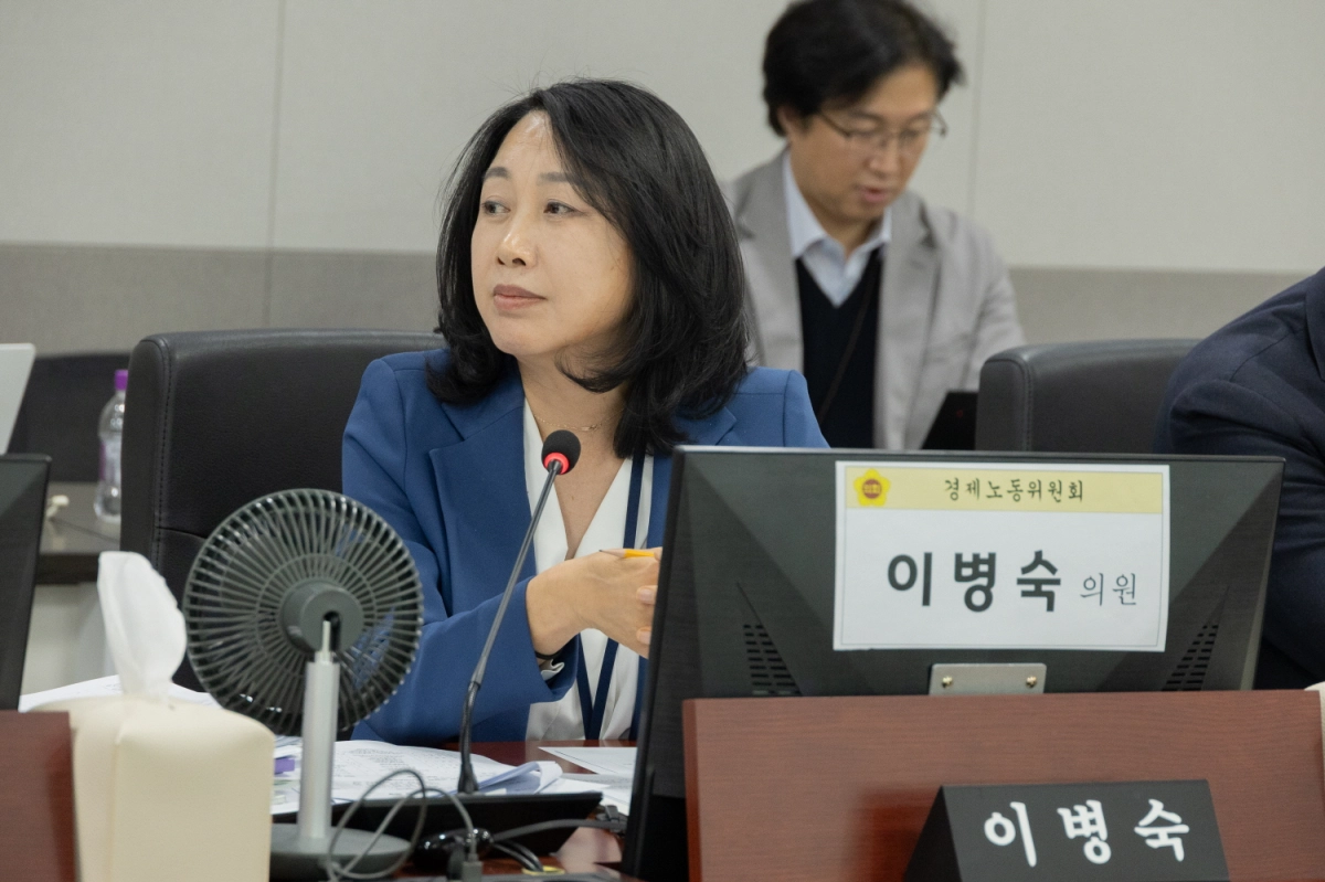 이병숙 의원이 14일 종합감사에서 피감기관을 상대로 질의하고 있다.(사진=경기도의회)