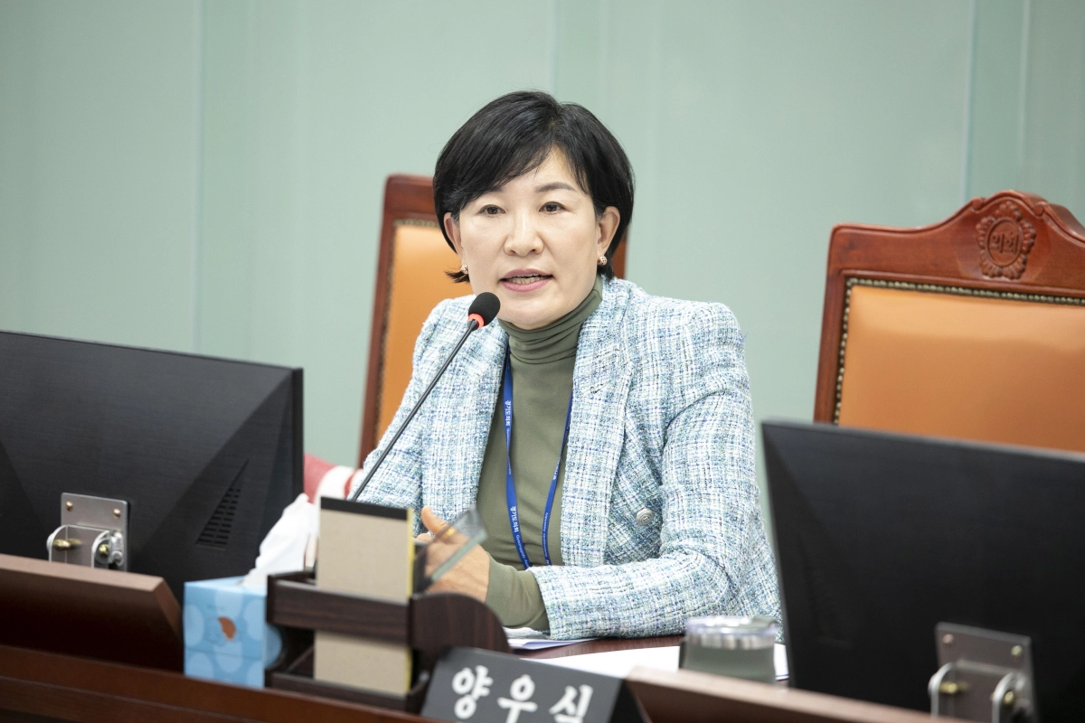 이채명 의원이 12일 기획재정위원회 행정사무감사에서 피감기관을 상대로 질의하고 있다.(사진=경기도의회)