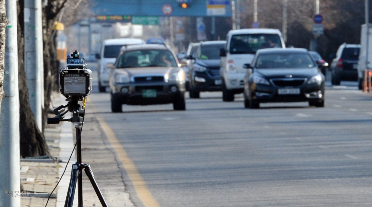 경찰 과속 단속 카메라. 서울신문 DB