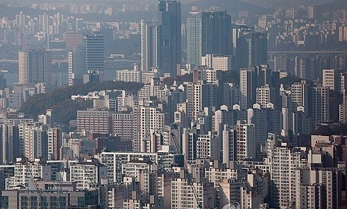 서울 남산에서 바라본 아파트.  연합뉴스