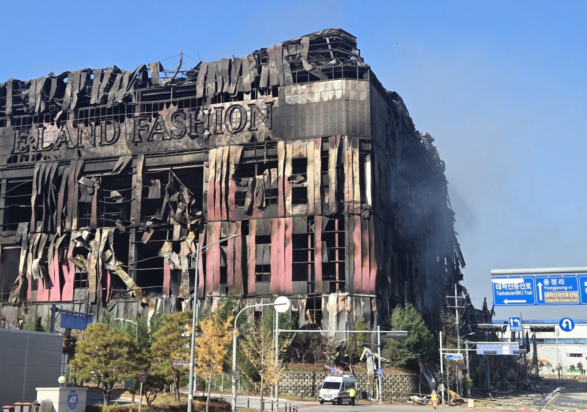 뼈대만 남은 천안 이마트패션 물류센터