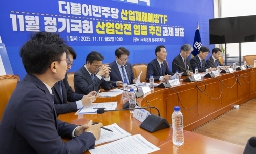 더불어민주당 김주영 산재 예방 TF 단장이 17일 국회에서 열린 11월 정기국회 산업안전 입법 추진과제 발표 간담회에서 발언하고 있다. 2025.11.17  연합뉴스