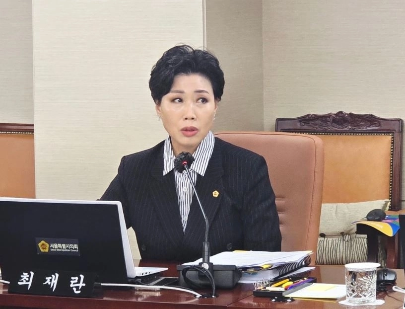 지난 17일 열린 서울시의회 제333회 정례회 제8차 교육위원회 행정사무감사에서 질의하는 최재란 의원