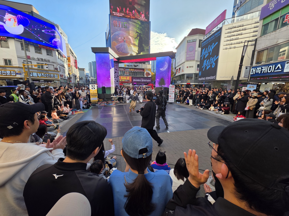 16일 대구 동성로 28아트스퀘이어에서 대구경북스트릿댄스협회가 ‘2025 LMS 댄스 버스킹 in 동성로’를 개최했다. 대구경북스트릿댄스협회 제공
