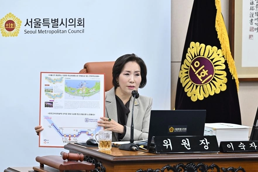 한강버스 노선 제언 중인 이숙자 위원장