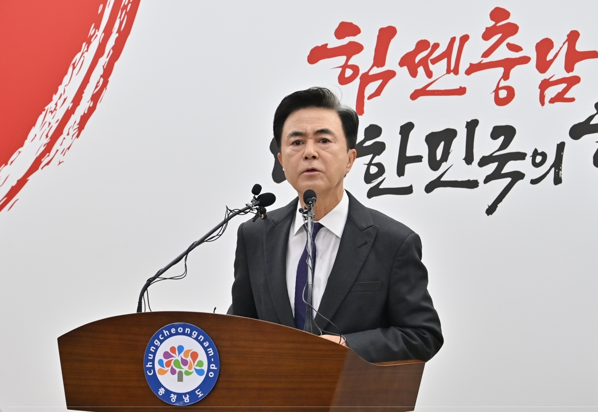 김태흠 충남지사가 18일 기자회견을 열고 천안아산에 ‘야구+K팝 돔구장’ 추진을 밝히고 있다. 이종익 기자