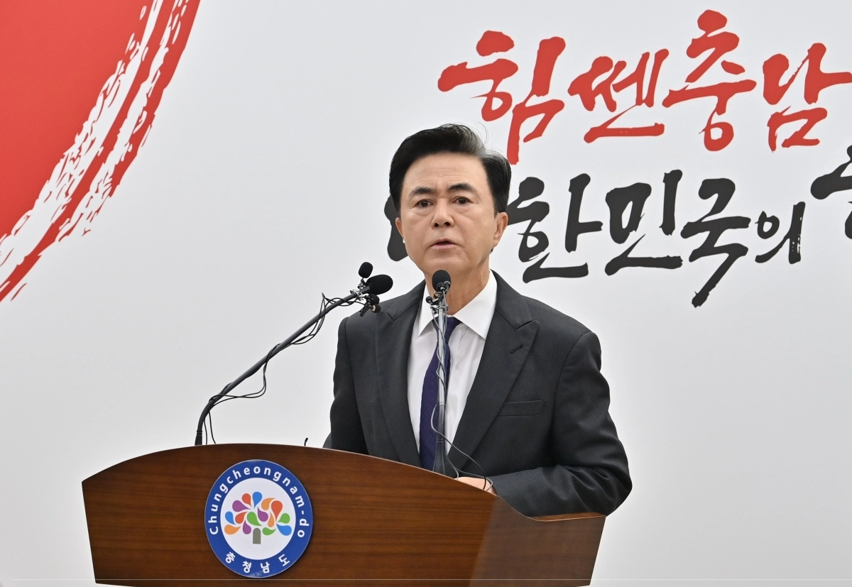 김태흠 충남지사가 18일 기자회견을 열고 천안아산에 ‘야구+K팝 돔구장’ 추진을 밝히고 있다. 이종익 기자