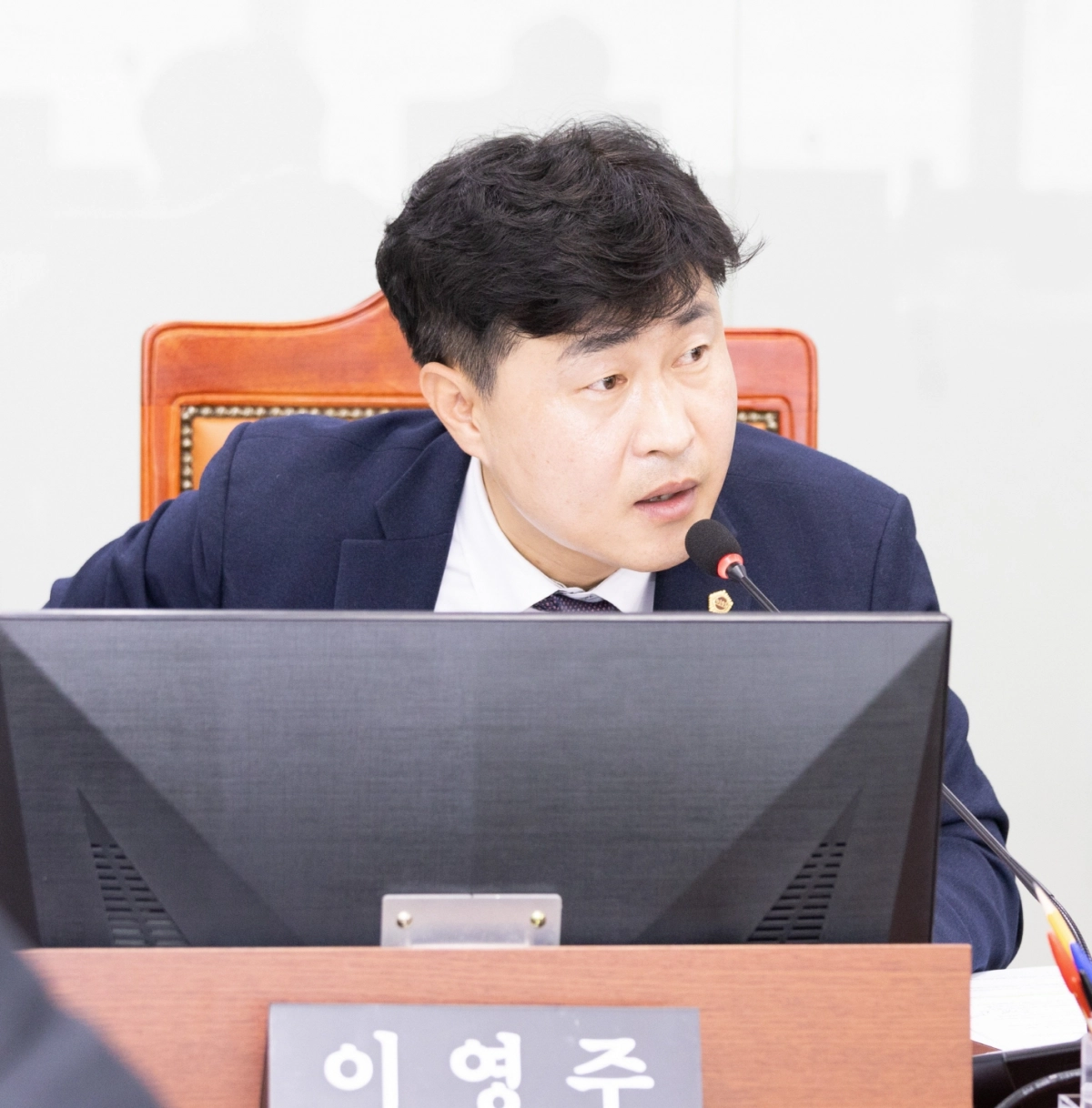 이영주 의원이 17일 열린 제387회 정례회 행정사무감사 종합감사에서 피감기관을 상대로 질의하고 있다.(사진=경기도의회)