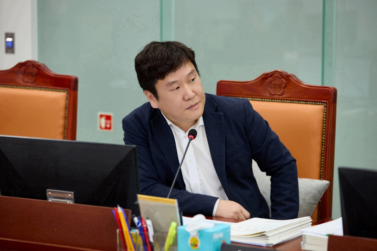 김광민 의원이 17일 열린 2025년도 행정사무감사에서 피감기관을 상대로 질의하고 있다.(사진=경기도의회)